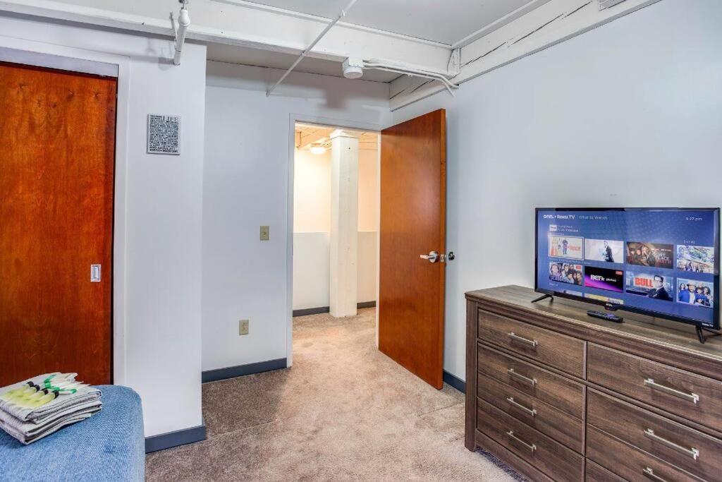 Вілла Centric Modern Loft W/ King Beds & Smart Gametable Рочестер Екстер'єр фото